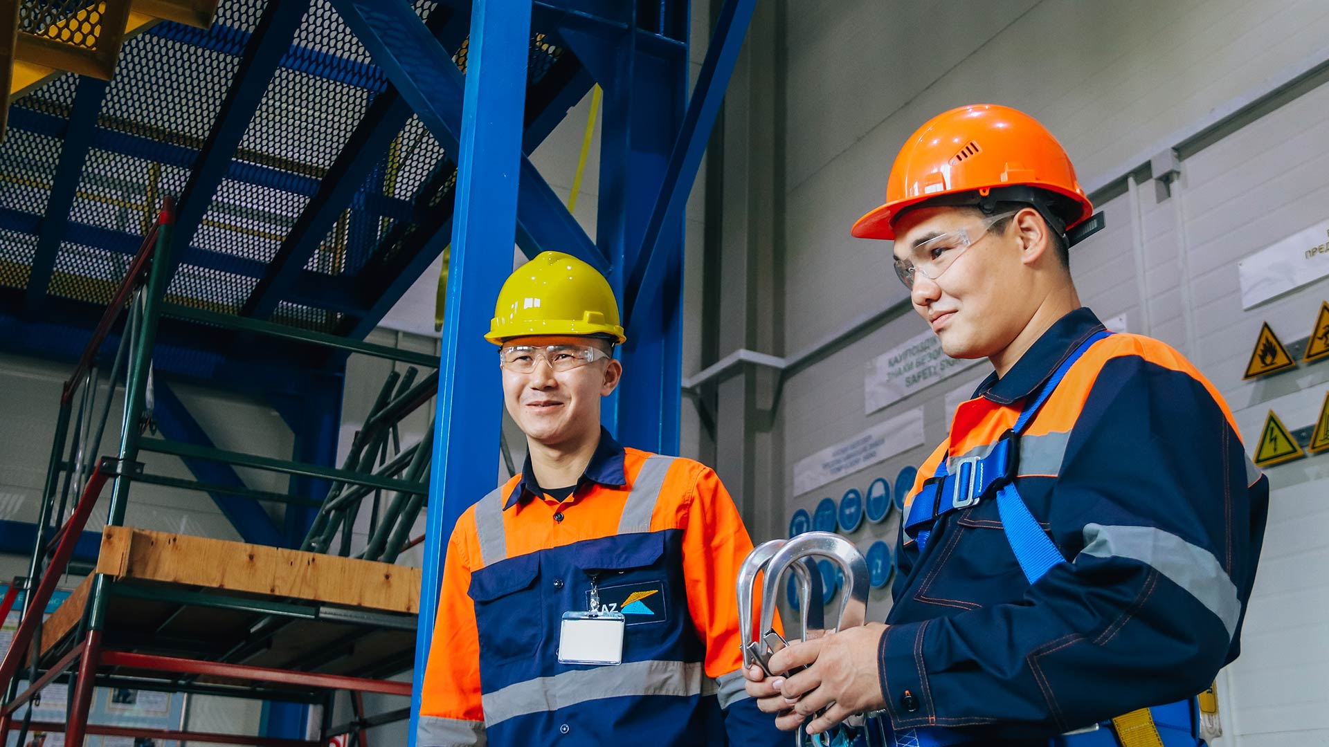 Честность, качество и соответствие Эффективное корпоративное управление является ключевым элементом нашего подхода к устойчивому развитию. Наша деятельность осуществляется в соответствии с комплексом политик и процедур, обеспечивающих этичное поведение, соблюдение нормативных требований и высокое качество операционной деятельности по всей Группе. Эти рамочные механизмы помогают нам действовать в соответствии с нашими ценностями и обязанностями.