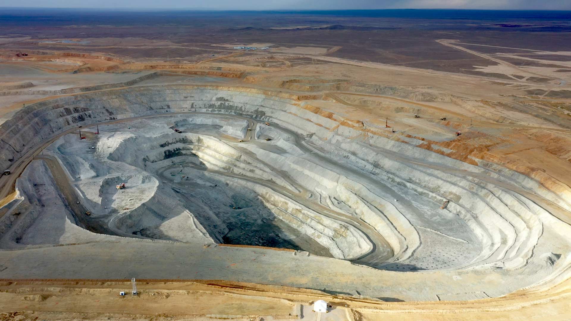 Закрытие рудников KAZ Minerals несет ответственность за восстановление и рекультивацию земель после закрытия своих рудников. Мы берем на себя обязательства по рекультивации территорий после закрытия месторождений. Планы ликвидации объектов регулярно актуализируются с расчетом затрат, в финансовой отчетности предусматриваются провизии на вывод из эксплуатации и рекультивацию.